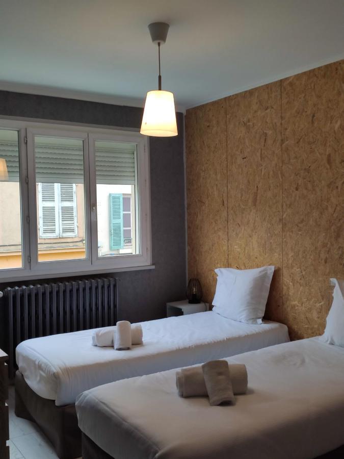 Bar Hotel Du Centre Montrevel-en-Bresse Bagian luar foto