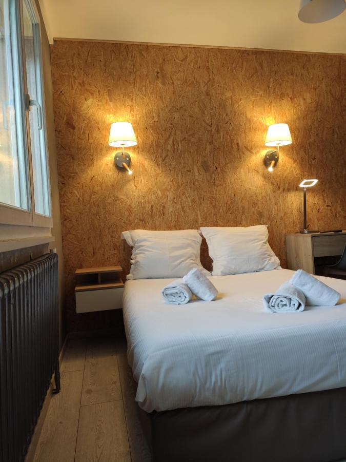 Bar Hotel Du Centre Montrevel-en-Bresse Bagian luar foto