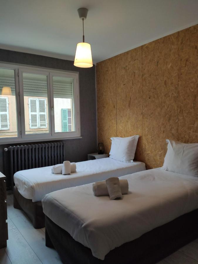 Bar Hotel Du Centre Montrevel-en-Bresse Bagian luar foto