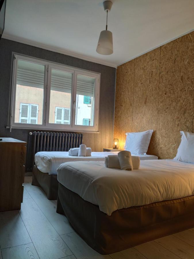 Bar Hotel Du Centre Montrevel-en-Bresse Bagian luar foto